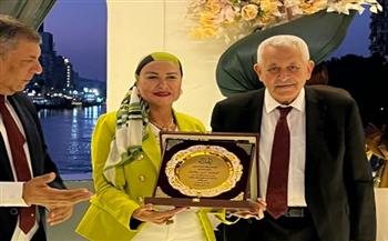   أمل سلامة تتوج بتكريم من مركز الإعلام العربي