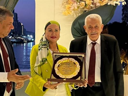 أمل سلامة تتوج بتكريم من مركز الإعلام العربي