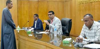   نائب محافظ الأقصر يبحث ٦٠ طلب وشكوى بلقاء اليوم المفتوح