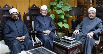 الشيخ أيمن عبد الغني يعود لمباشرة عمله بعد الحادث