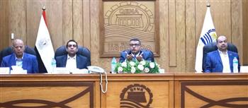   محافظ قنا تبحث شكاوى المواطنين وتفحص 260 طلبًا