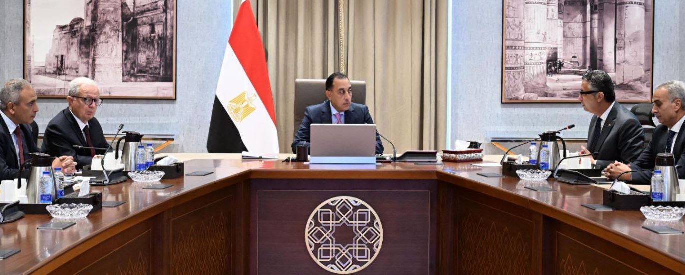 رئيس الوزراء يتابع جهود توفير السلع وضبط حركة الأسواق والأسعار