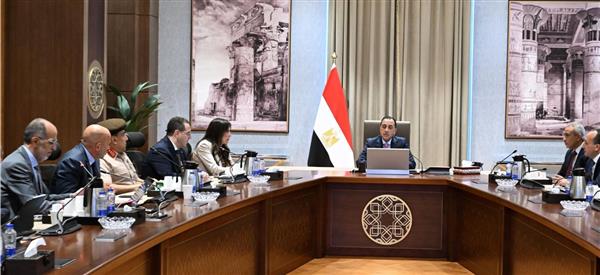 رئيس الوزراء يستعرض موقف أحد المشروعات الكبرى بمدينة العلمين الجديدة