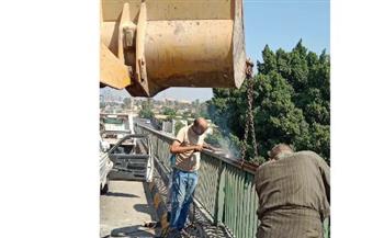   الجيزة: صيانة أسوار كوبري فيصل لدعم عوامل الأمان والسلامة 