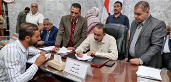   محافظ سوهاج يبحث مطالب المواطنين وحل مشكلاتهم