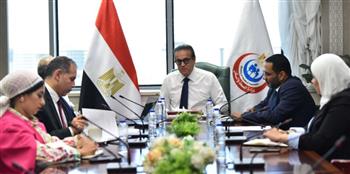   وزير الصحة يبحث التعاون مع رئيس الجمعية العالمية لجراحات الجلوكوما