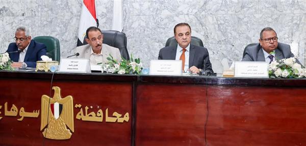 محافظ سوهاج يوجه بحسم ملفات التعديات وتحسين الخدمات بالمحافظة