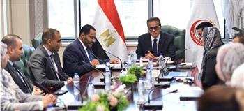 وزير الصحة يبحث تطوير المبادرات الصحية بعد شهادتي الأيزو