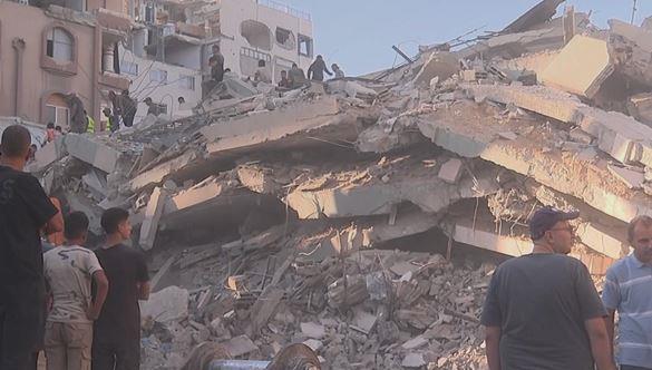 الدفاع المدني بغزة: ارتفاع عدد ضحايا انهيار مبنى يؤوي نازحين إلى 11 شخصا