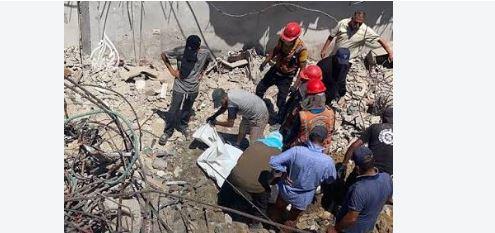 الدفاع المدني في غزة: انتشلنا 11 شهيدًا من تحت أنقاض مبنى انهار جراء قصف الاحتلال