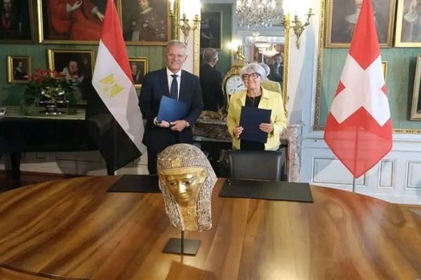 مصر تنجح في استرداد قناع ذهبي أثري من سويسرا