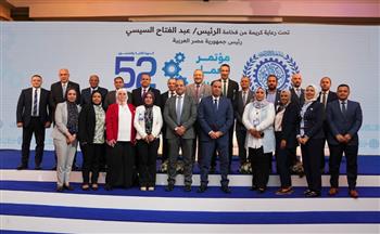   صورة لها معانٍ.. وزير العمل يلتقط صورة تذكارية مع "فريق الوزارة" في ختام مؤتمر العمل العربي