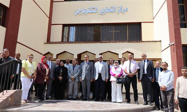 محافظ سوهاج يفتتح أعمال تطوير ورفع كفاءة مركز التطوير التكنولوجي بحي الكوثر