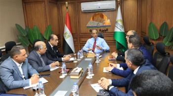  محافظ الجيزة يوجه بالتوسع في المعارض المخفضة وتحسين محيط المدارس