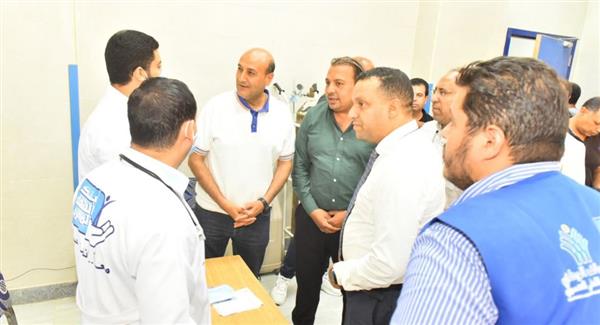 محافظ أسيوط يتفقد قافلة طبية مجانية بالمعابدة الشرقية بأبنوب