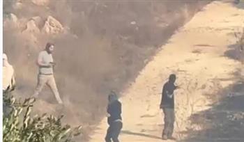 مستوطنون يهاجمون منازل الفلسطينيين ويضرمون النار في أراض بقرية برقا شرق رام الله