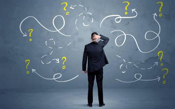 إرهاق اتخاذ القرار.. كثرة الاختيارات تستنزف طاقة المخ وتزيد التردد