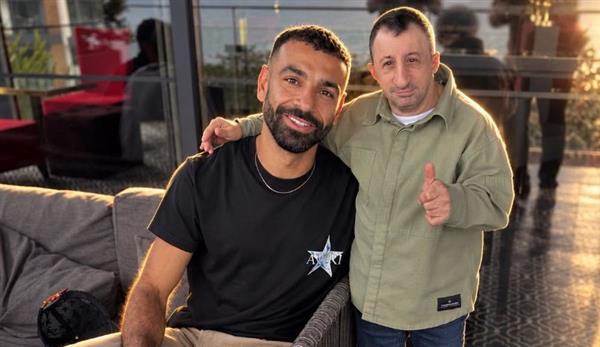 كوكسال بابا يلتقي محمد صلاح قبل قمة طرابزون سبور وجالاتا سراي