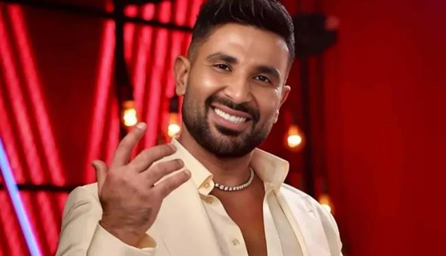 الليلة.. أحمد سعد يصل أبوظبي استعدادا لحفل اليوم