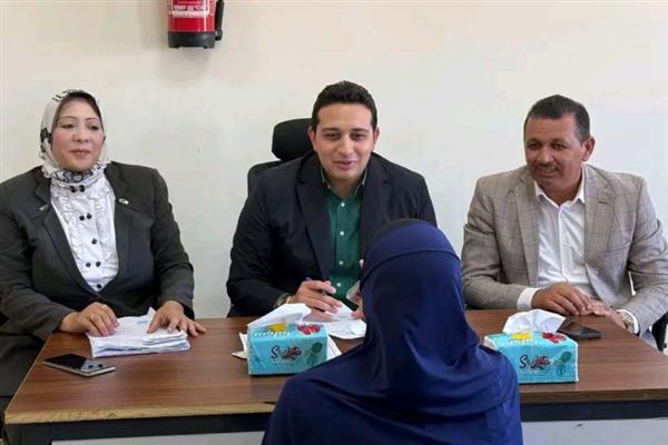 نائب محافظ الفيوم يتفقد مشروعات حياة كريمة ويعقد لقاءً لخدمة المواطنين بقرية قوتة