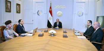   الرئيس السيسي يجتمع مع وزير الاتصالات ومدير إدارة الإشارة بالقوات المسلحة