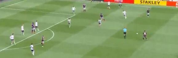 أستون فيلا يتفوق على توتنهام بثلاثية في الدوري الإنجليزي بمشاركة مرموش