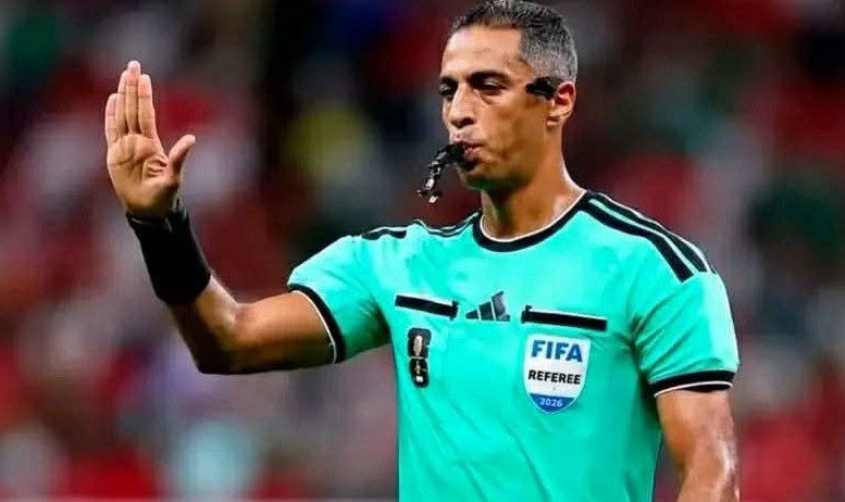 أمين عمر حكمًا لمباراة الأهلي وسموحة بالدوري