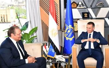   محافظ أسوان ورئيس الرقابة الصحية يبحثان إنجاح منظومة التأمين الصحي الشامل 