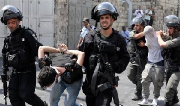 الاحتلال يعتقل رئيس بلدية ديربلوط وثلاثة فلسطينيين خلال تواجدهم في أراضيهم