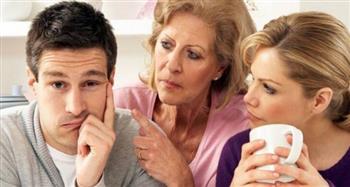   تأثر الزوج برأي والدته.. متى يتحول الأمر من البر إلى مشكلة في الحياة الزوجية؟