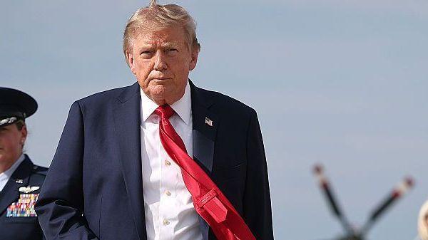 الرئيس الأمريكي يقترح إعادة تسمية مضيق هرمز