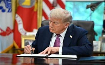 ترامب يوقع قانونا يجيز فرض عقوبات جديدة واسعة على روسيا