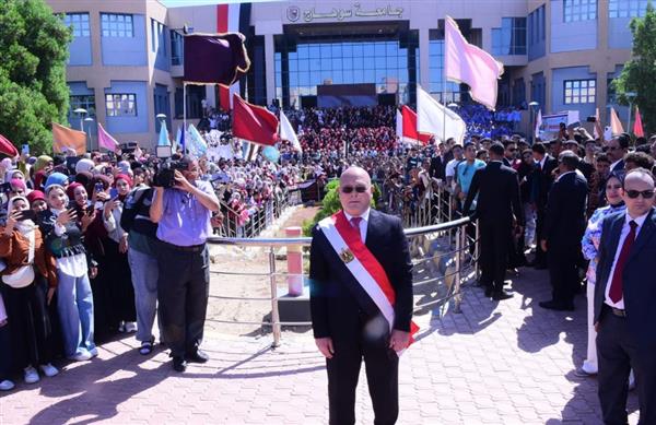 مراسم تحية العلم بمشاركة طلاب جامعة سوهاج ..تتصدر احتفالات العام الدراسي الجديد