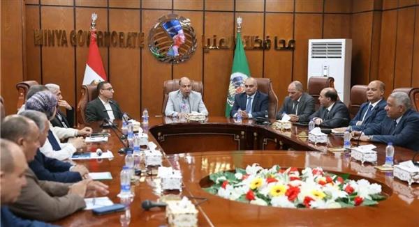 محافظ المنيا يلتقي نائب وزير المالية للسياسات المالية لمتابعة عدد من الملفات