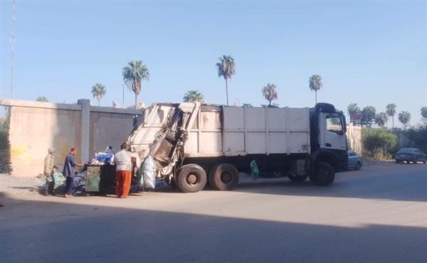 محافظ الغربية يتابع أعمال النظافة بمحيط المدارس والجامعات ويوجه باستمرار الحملات اليومية