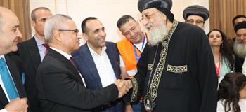 محافظ بني سويف يلتقي البابا تواضروس في ختام زيارته