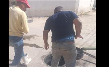   استمرار أعمال إصلاح أعطال الصرف الصحي بمدينة العريش