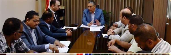نائب محافظ أسوان يتابع جهود التخلص الآمن من النفايات الطبية