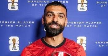 منتخب مصر يحتفل بوصول محمد صلاح للمعسكر: «أبو ليل نوّر»