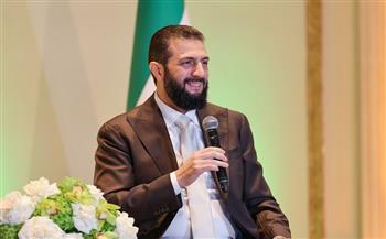  الشرع يداعب أعضاء الجالية السورية على هامش أعمال الدورة الحادية والثمانين للجمعية العامة للأمم المتحدة
