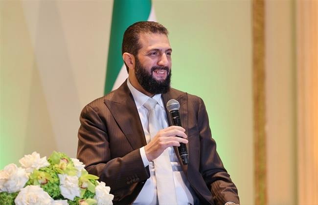 الشرع يداعب أعضاء الجالية السورية على هامش أعمال الدورة الحادية والثمانين للجمعية العامة للأمم المتحدة