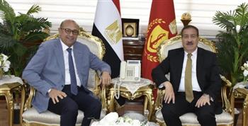   محافظ بورسعيد يبحث التعاون مع قيادات الغرف التجارية