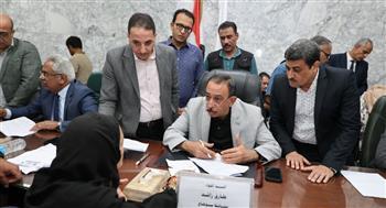 محافظ سوهاج يبحث مطالب المواطنين وحل مشكلاتهم