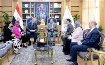 رئيس جامعة المنصورة يؤكد أهمية الشراكة مع جامعة مانشستر البريطانية لدعم الخبرات