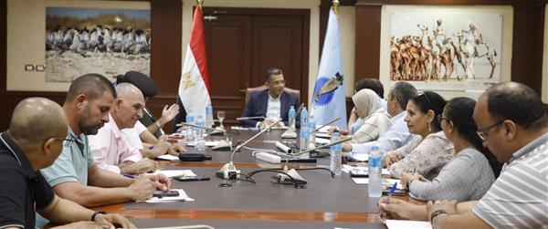 محافظ البحر الأحمر يعتمد محاور جديدة لرصف طرق الغردقة
