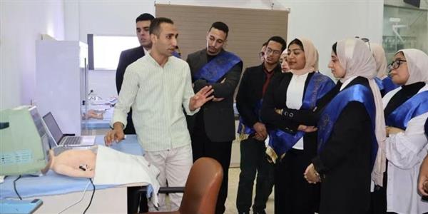 طلاب جامعة الإسكندرية يتعرفون على منظومة التعليم والتدريب بكلية الطب العسكري