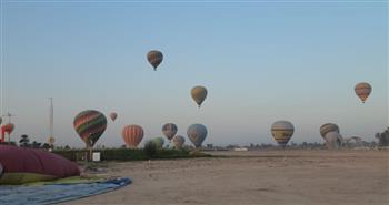   انطلاق 35 رحلة بالون طائر على متنها 840 سائحًا من مختلف الجنسيات بالأقصر