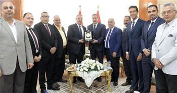 محافظ بورسعيد يبحث مع نقيب المهندسين تعزيز التعاون ودعم خطط التنمية