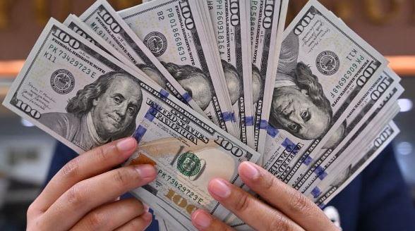 سعر الدولار اليوم.. تعرف على سعر الشراء والبيع
