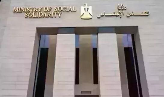 التضامن: التدخل السريع يستجيب لبلاغ عن مسن بلا مأوى بالمنصورة وينقله إلى دار للرعاية